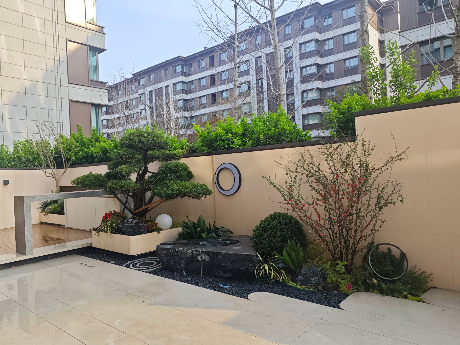 金茂如意府庭院实景|外观相近的材料与配置,规格和工程量可能差很多。