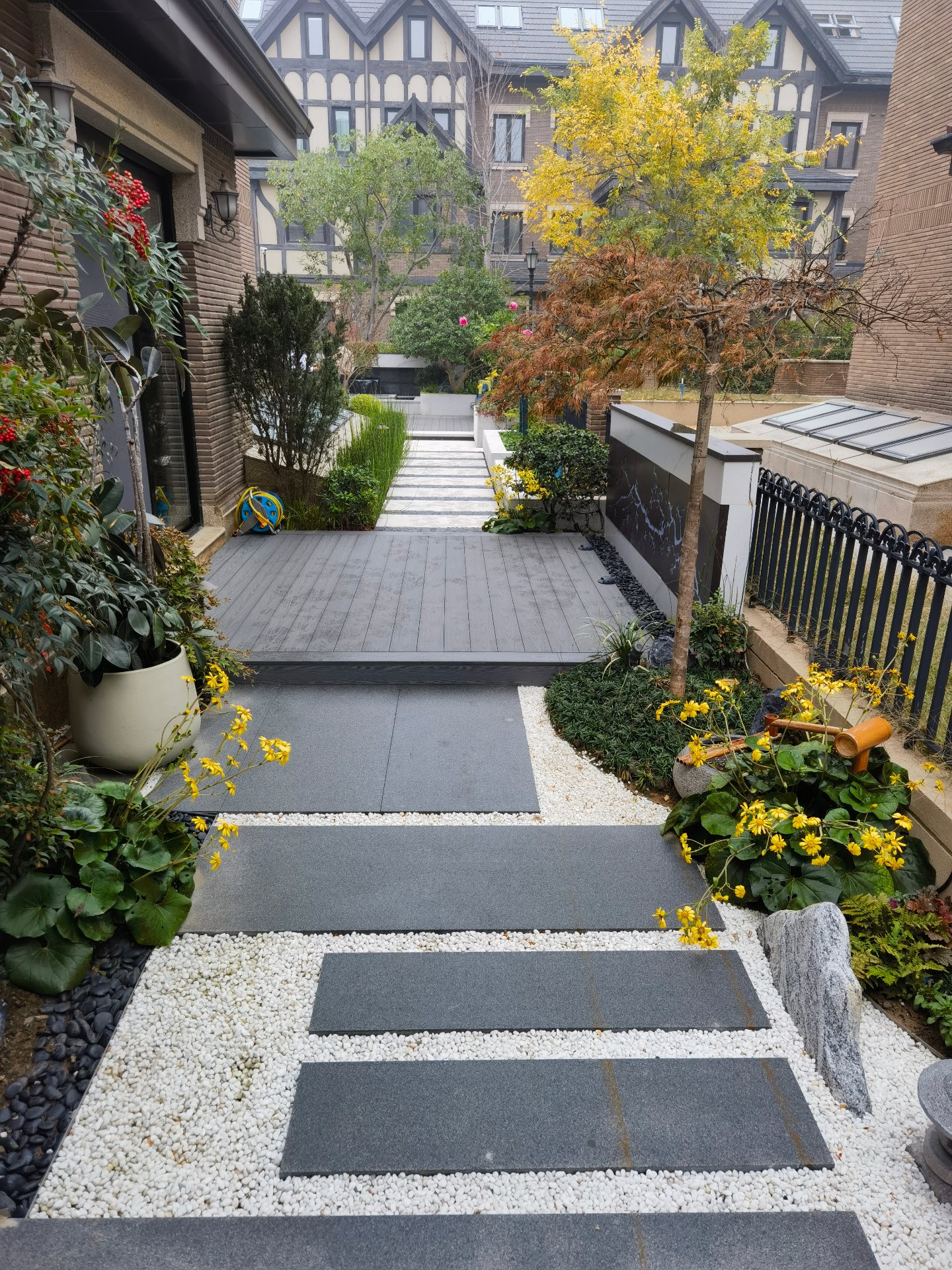 理想国西6苑庭院实景|以实际场地讨论通行、植物与服务范围。