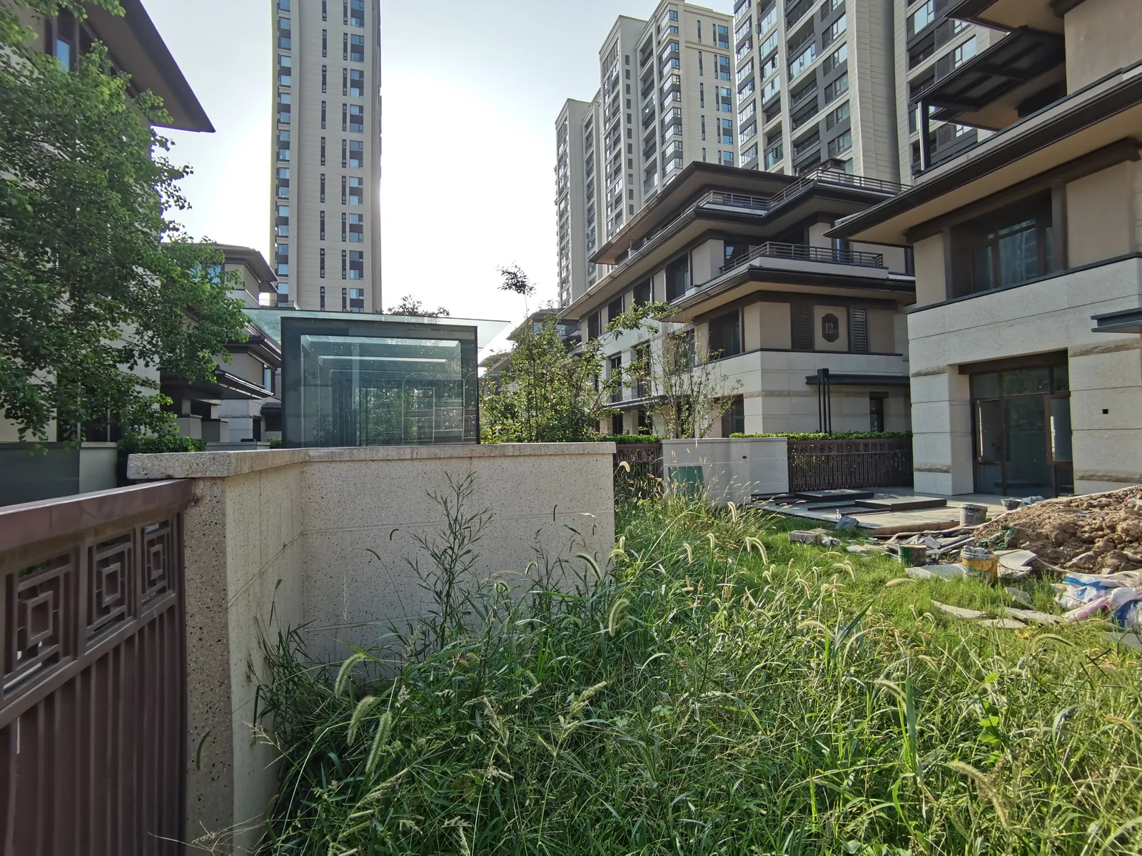 郑州兰乔圣菲原场地入口方向:先明确出入路线,再安排景观。
